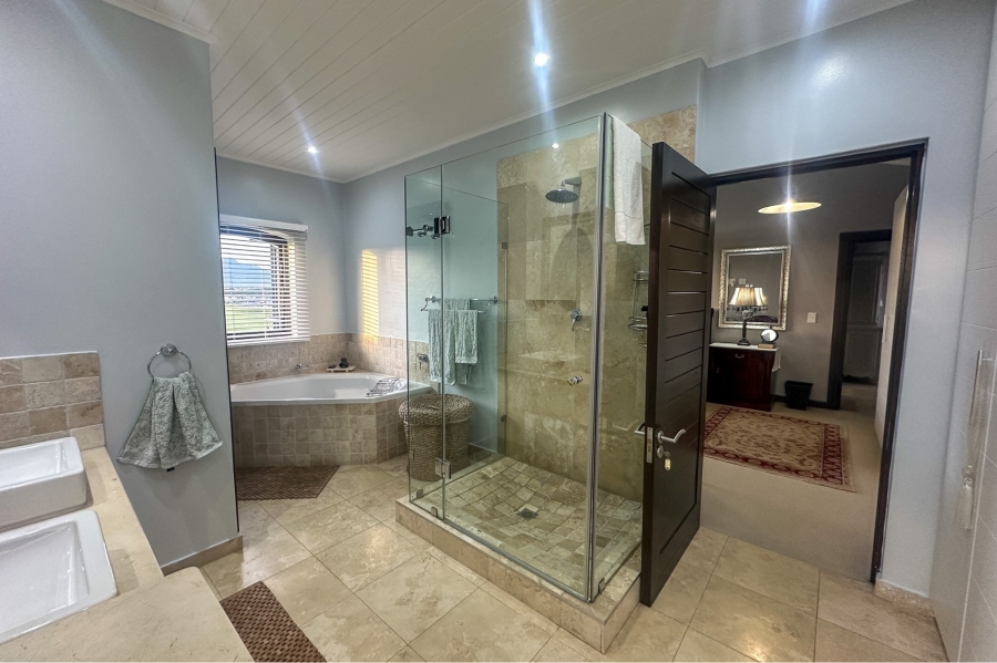 5 Bedroom Property for Sale in Oubaai Western Cape